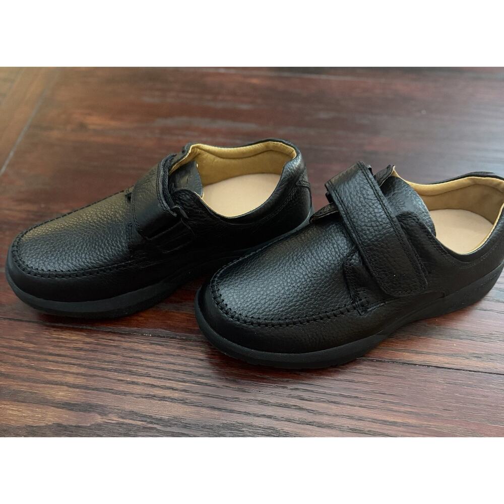 This Is a pair of men's orthopedic/comfort dress Shoes. Size 9 1/2 XW - Picture 2 of 5